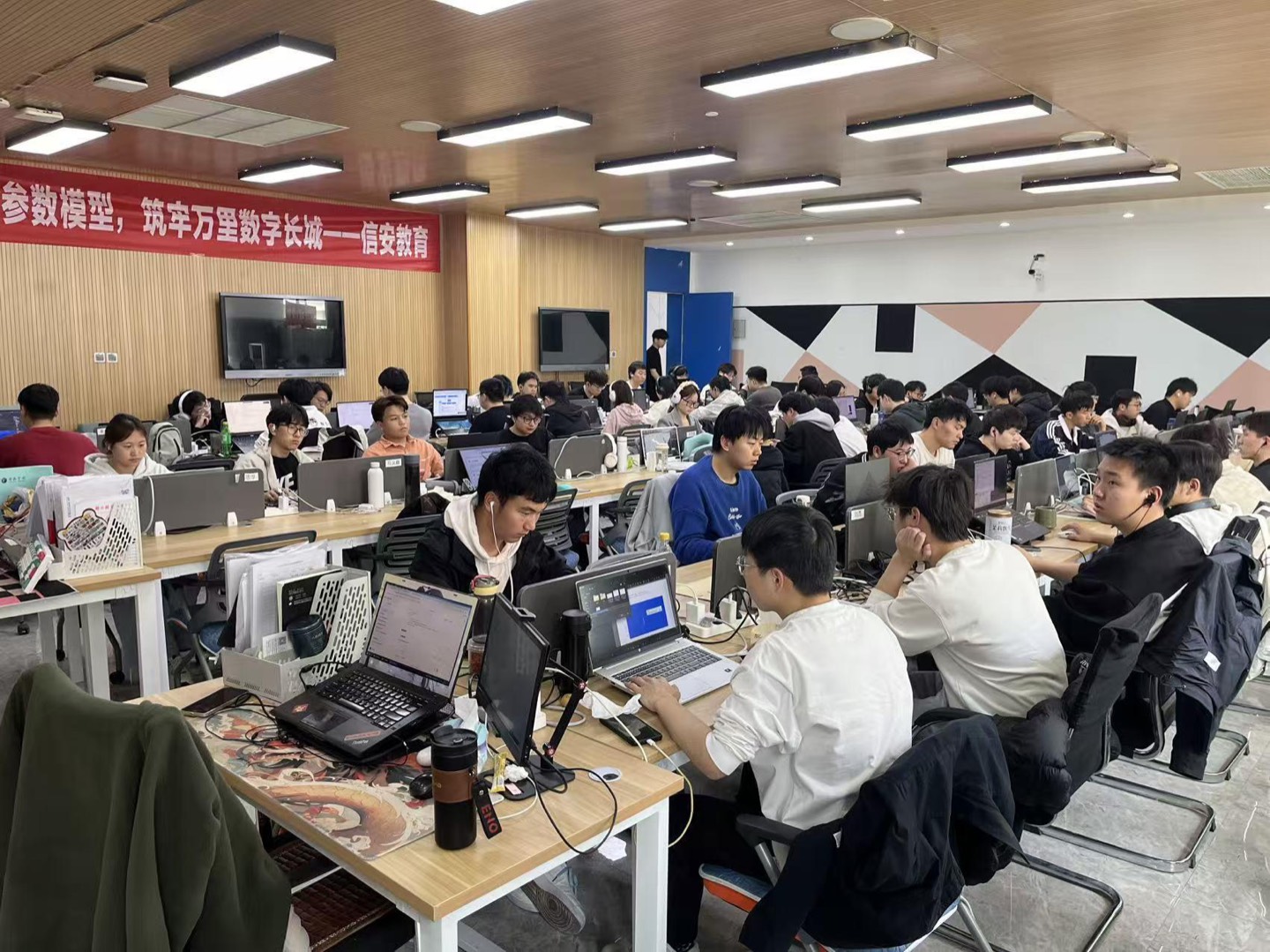 学员实训场景（信安教育实训教室）