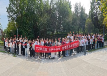 岗前培训学员合影